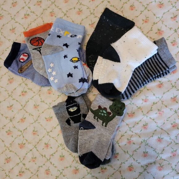 Carters Size 3-12 Months Assorted Baby Patterned Socks - Picture 2 of 3